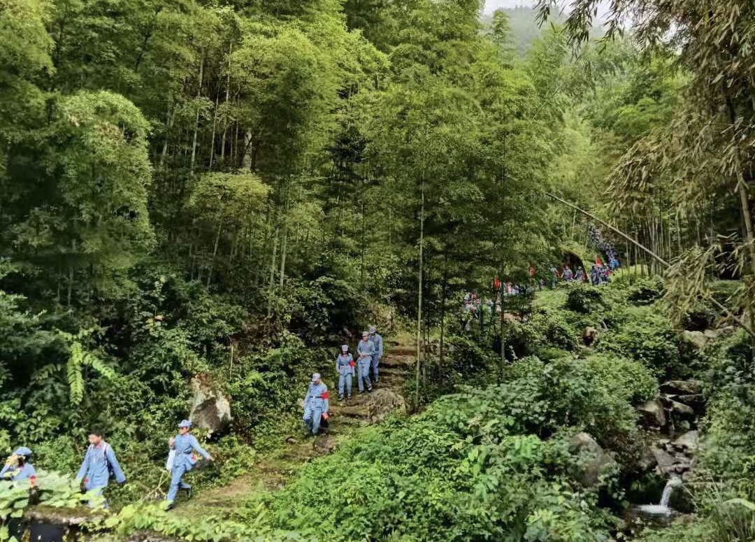 重走英雄長征路 重走英雄長征路